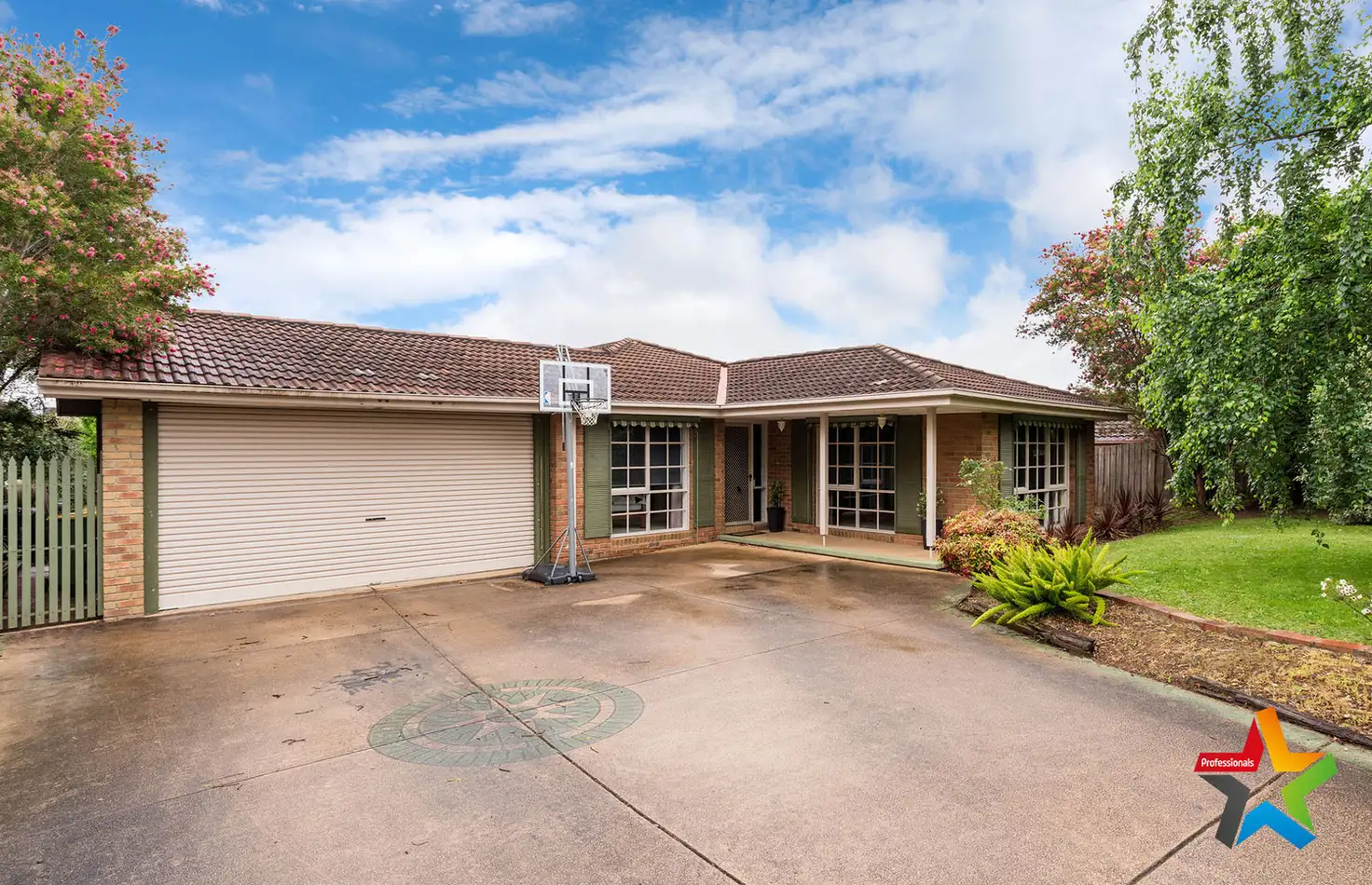 Main view of Homely house listing, 6 Blaxland Court, Mooroolbark VIC 3138