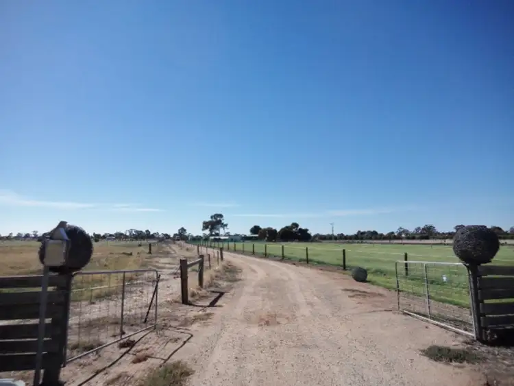 53 Heslop Road, Beverford VIC 3590
