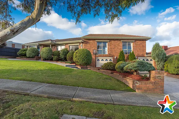 17 Cheriton Drive, Mooroolbark VIC 3138