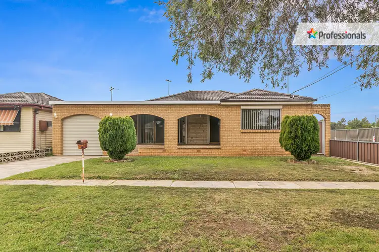27 Weir Crescent, Lurnea NSW 2170