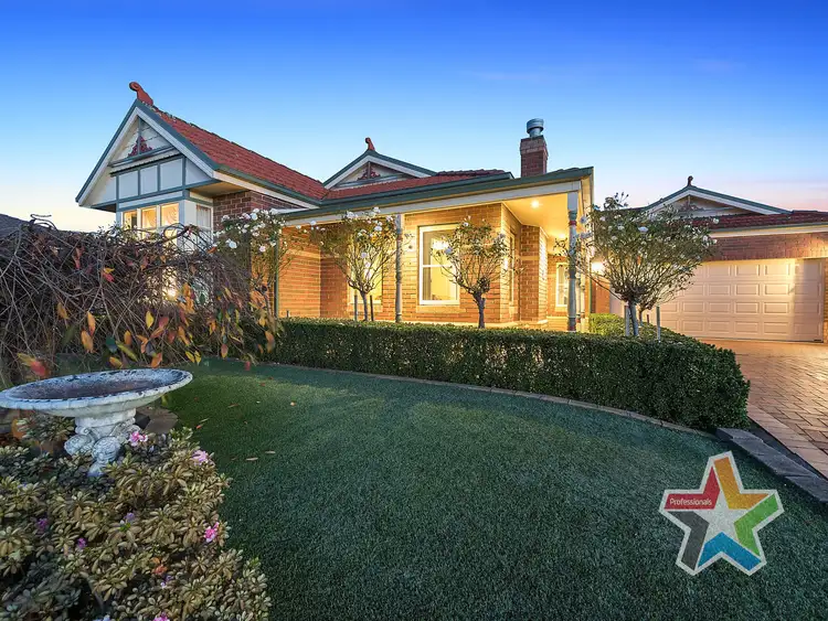 6 Tudor Drive, Mooroolbark VIC 3138