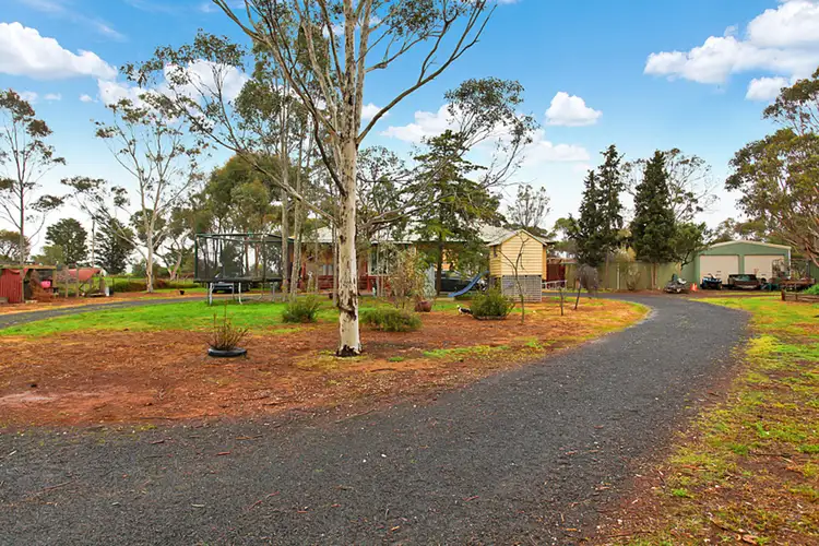 13 School Road, Balliang East VIC 3340