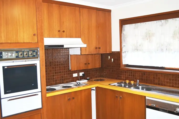 Fifth view of Homely house listing, 10 Lachlan Crescent, Shepparton VIC 3630