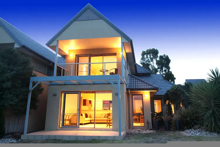 8/1 Greg Norman Drive, Sanctuary Lakes VIC 3030