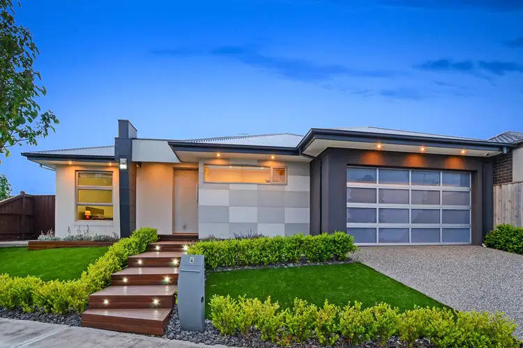 4 Devonport Court, Taylors Hill VIC 3037