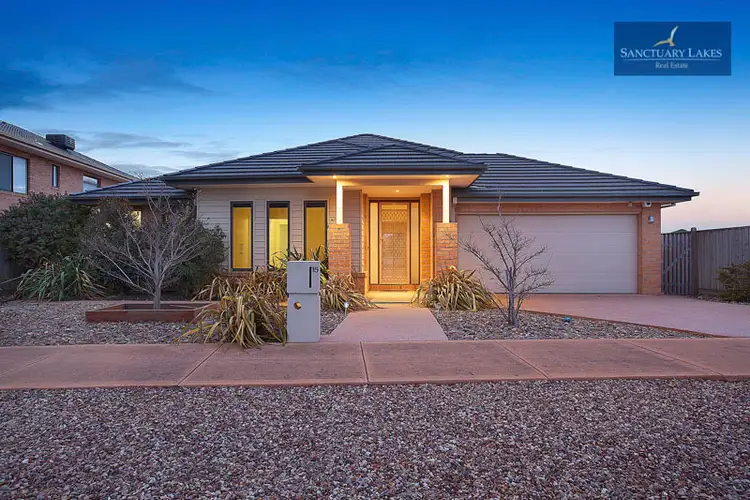 15 Spinnaker Rise, Sanctuary Lakes VIC 3030