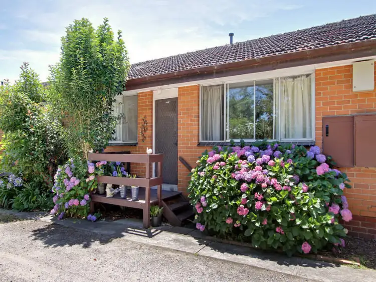 Main view of Homely unit listing, 2/27 Morcom Avenue, Ringwood East VIC 3135
