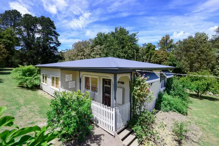 384 Woods Point Road, East Warburton VIC 3799