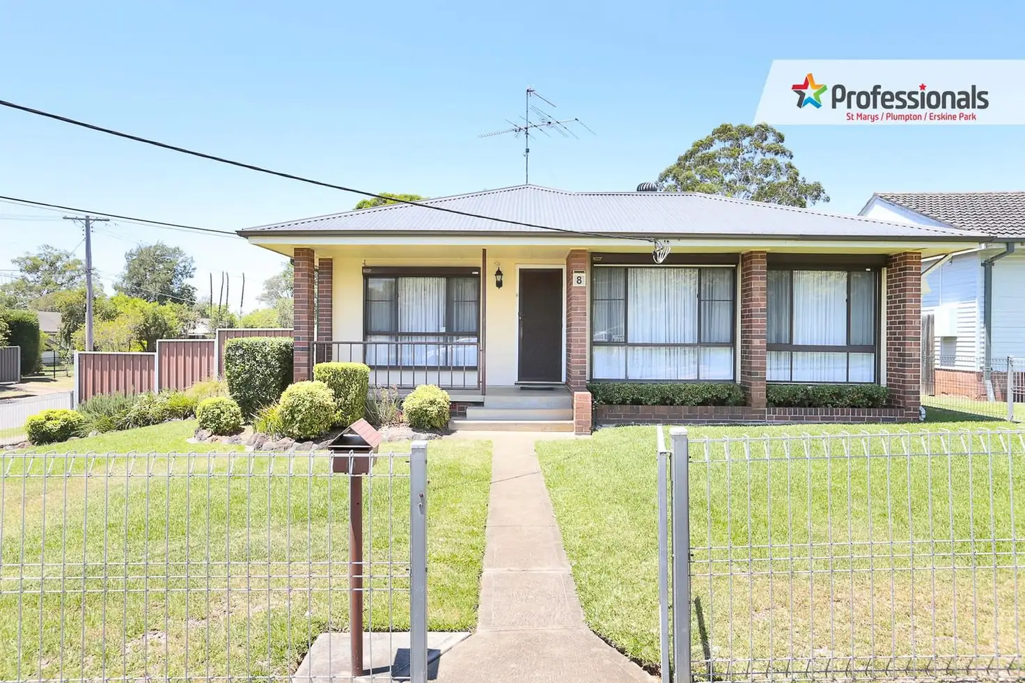 Main view of Homely house listing, 8 Tasman Avenue, Lethbridge Park NSW 2770