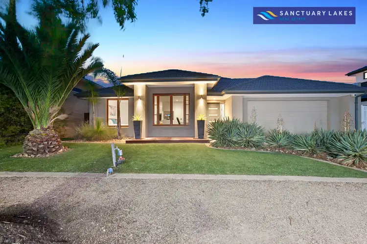 7 Williams Bay Walk, Sanctuary Lakes VIC 3030