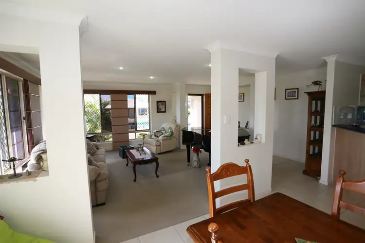 4 Petrie Court, Southside QLD 4570