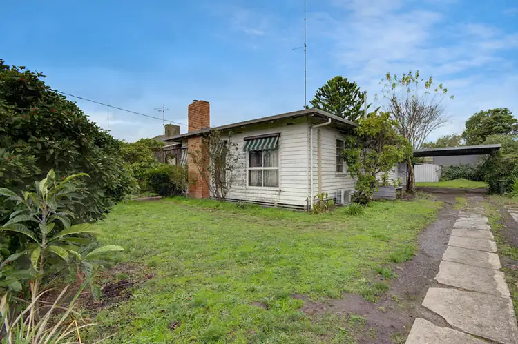 16 Churchill Square, Colac VIC 3250