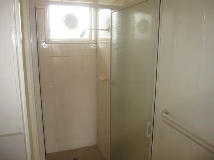 Fourth view of Homely unit listing, 4/18 Hopetoun Avenue, Morwell VIC 3840