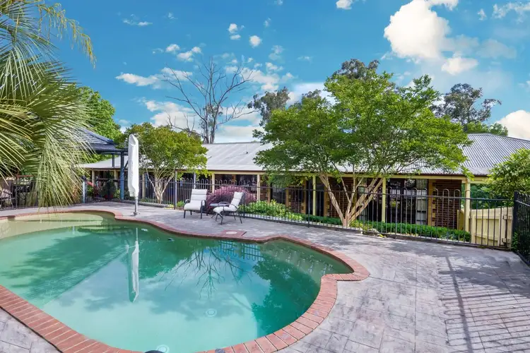 25 Douglas Parade, Launching Place VIC 3139