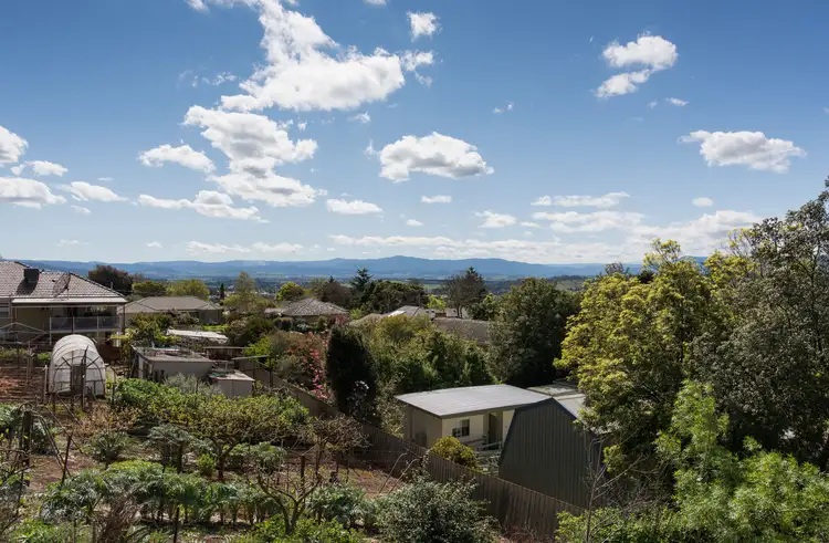 11 Victoria Road, Chirnside Park VIC 3116