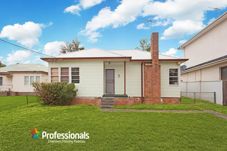 5 Enright Avenue, East Hills NSW 2213