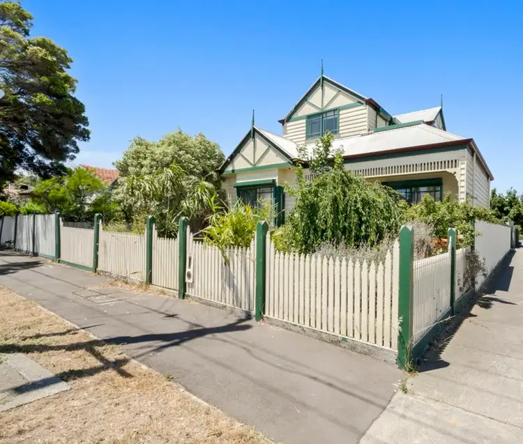 13 Queensville Street, Kingsville VIC 3012