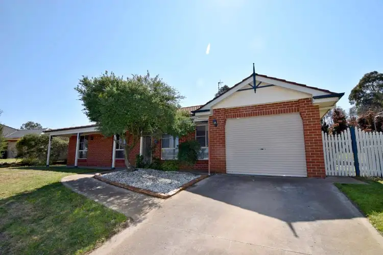 32 Freestone Way, Bathurst NSW 2795