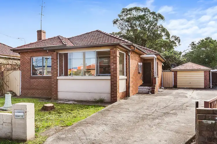18 EXETER Avenue, North Wollongong NSW 2500