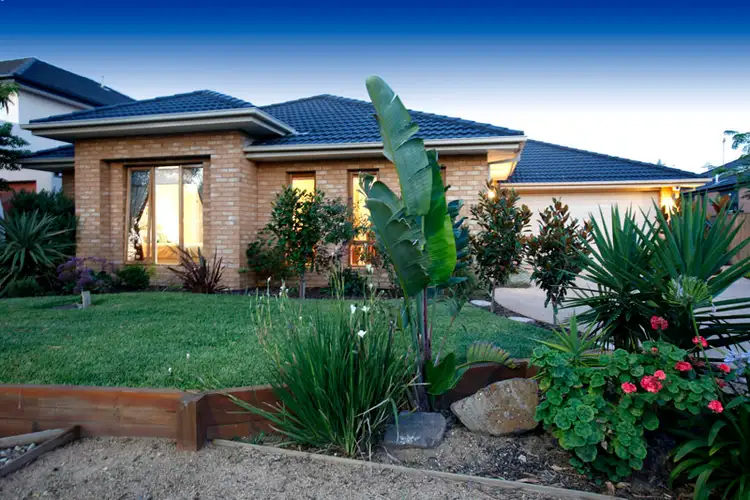 14 Lincoln Park Close, Sanctuary Lakes VIC 3030