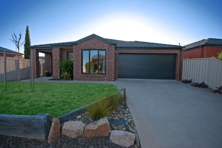 Second view of Homely house listing, 19 Sugargum Crescent, Kialla VIC 3631