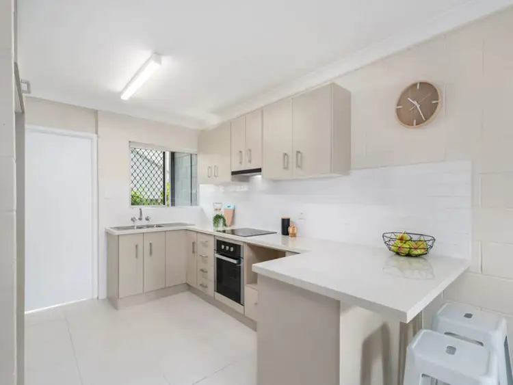 2/120 Greenslopes Street, Edge Hill QLD 4870