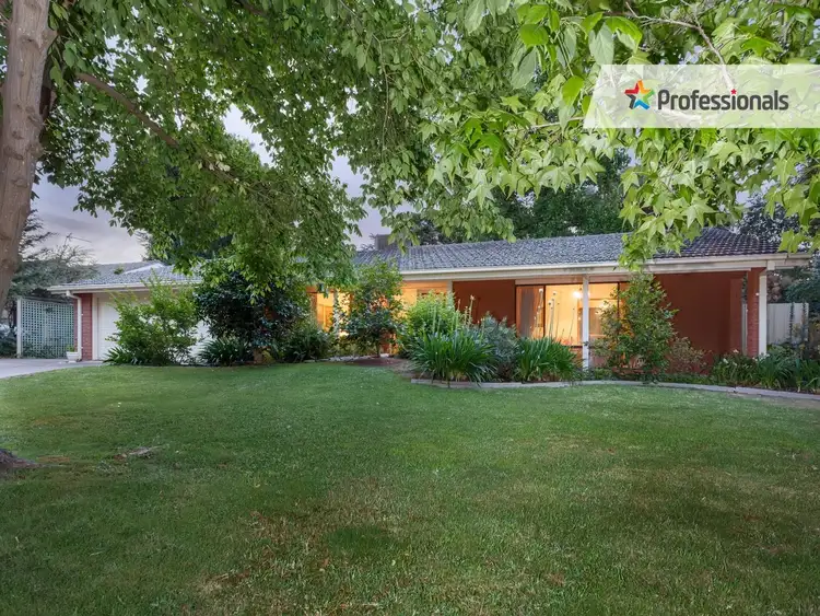 8 Dalkeith Avenue, Lake Albert NSW 2650