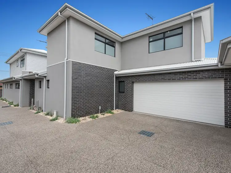 2/76 Cyclamen Avenue, Altona North VIC 3025
