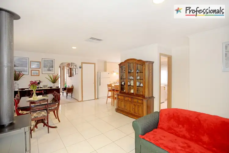 Fifth view of Homely house listing, 5 Barley Court, Delahey VIC 3037