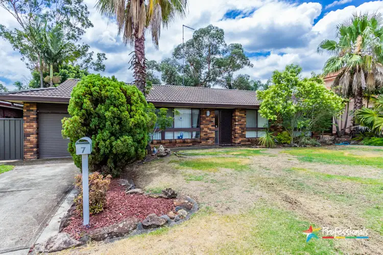 7 Tallwood Place, St Clair NSW 2759