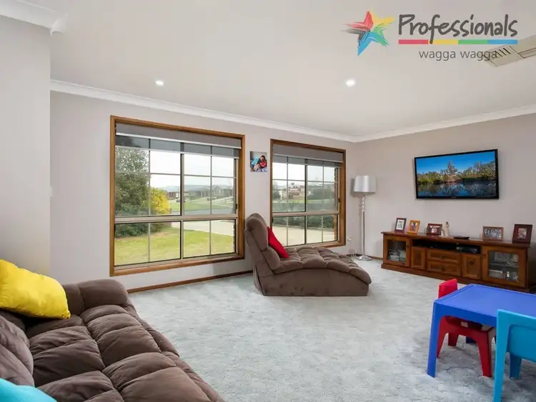 Second view of Homely house listing, 8 Avocet Drive, Wagga Wagga NSW 2650