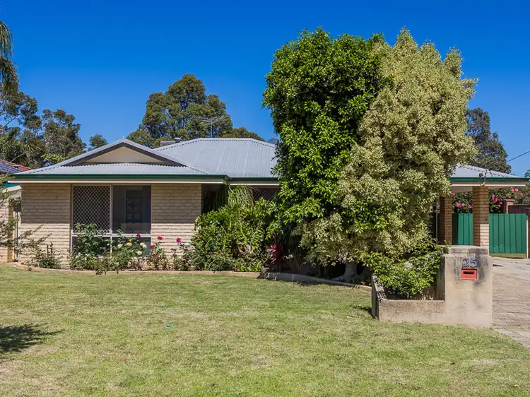 25 Pavetta Crescent, Forrestfield WA 6058