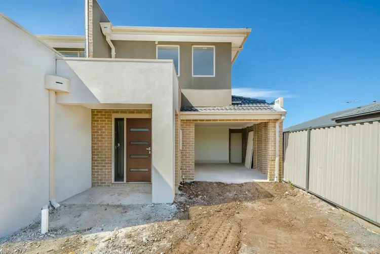2/2 Claret Ash Court, Tarneit VIC 3029