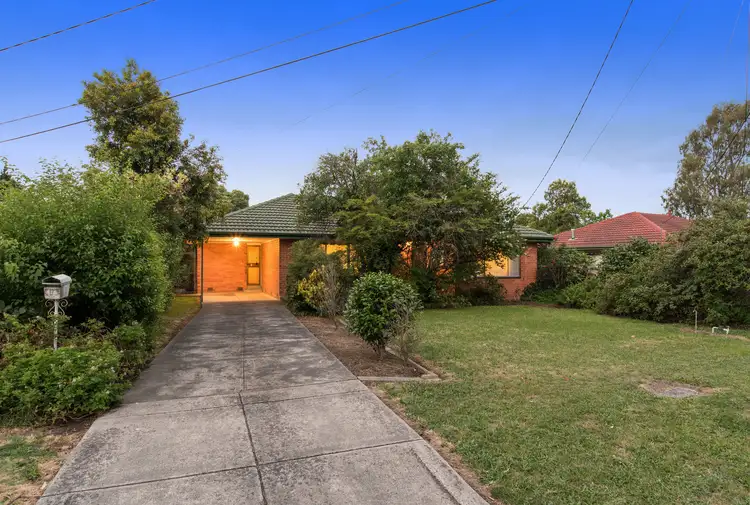17 Winifred Road, Mooroolbark VIC 3138