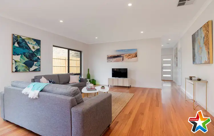 Sixth view of Homely house listing, 2 Starboard Close, Mooroolbark VIC 3138