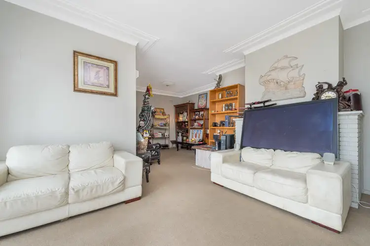 Fifth view of Homely house listing, 262 Northcliffe Drive, Lake Heights NSW 2502