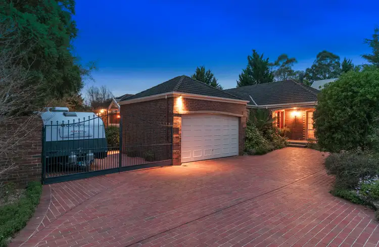 10 Fielden Close, Mooroolbark VIC 3138