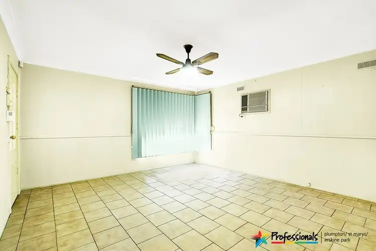 Second view of Homely house listing, 5 Tangaloa Crescent, Lethbridge Park NSW 2770