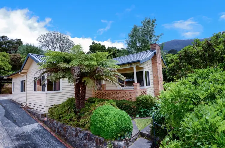 13 Gibsons Parade, Warburton VIC 3799