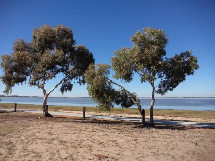359 Lakeside Drive, Lake Boga VIC 3584