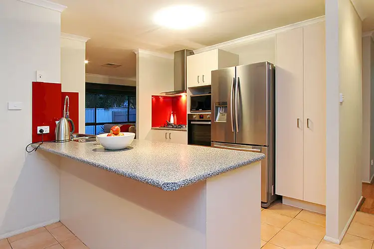 Fifth view of Homely house listing, 10 Twyford Close, Hillside VIC 3037