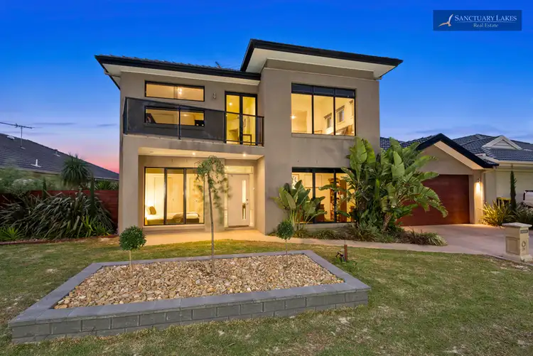 24 Manhattan Close, Sanctuary Lakes VIC 3030