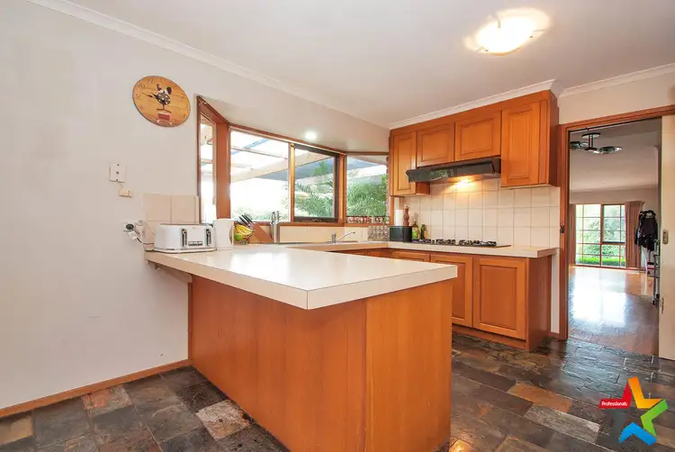 Sixth view of Homely house listing, 3 Dyson Court, Mooroolbark VIC 3138