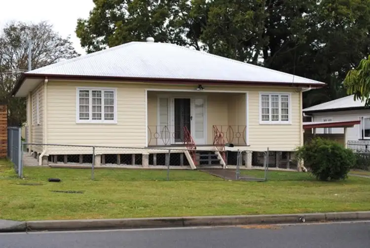 4 Cambridge Street, Silkstone QLD 4304