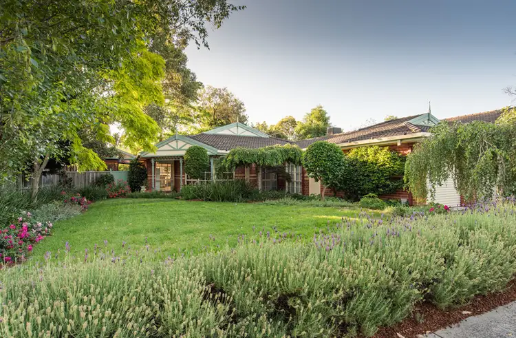 18 Blue Ridge Drive, Mooroolbark VIC 3138