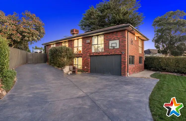 6 Kinarra Court, Mooroolbark VIC 3138