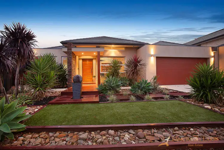 10 Lighthouse Point Close, Sanctuary Lakes VIC 3030