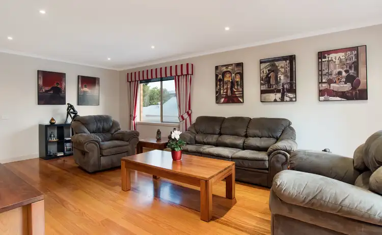 Third view of Homely house listing, 8 Kya-Lami Rise, Mooroolbark VIC 3138