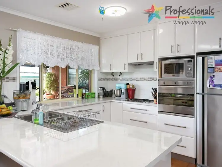 Sixth view of Homely house listing, 37 Faye Avenue, Wagga Wagga NSW 2650