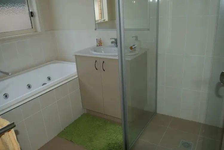 Fifth view of Homely house listing, 10 Caulfield Court, Shepparton VIC 3630